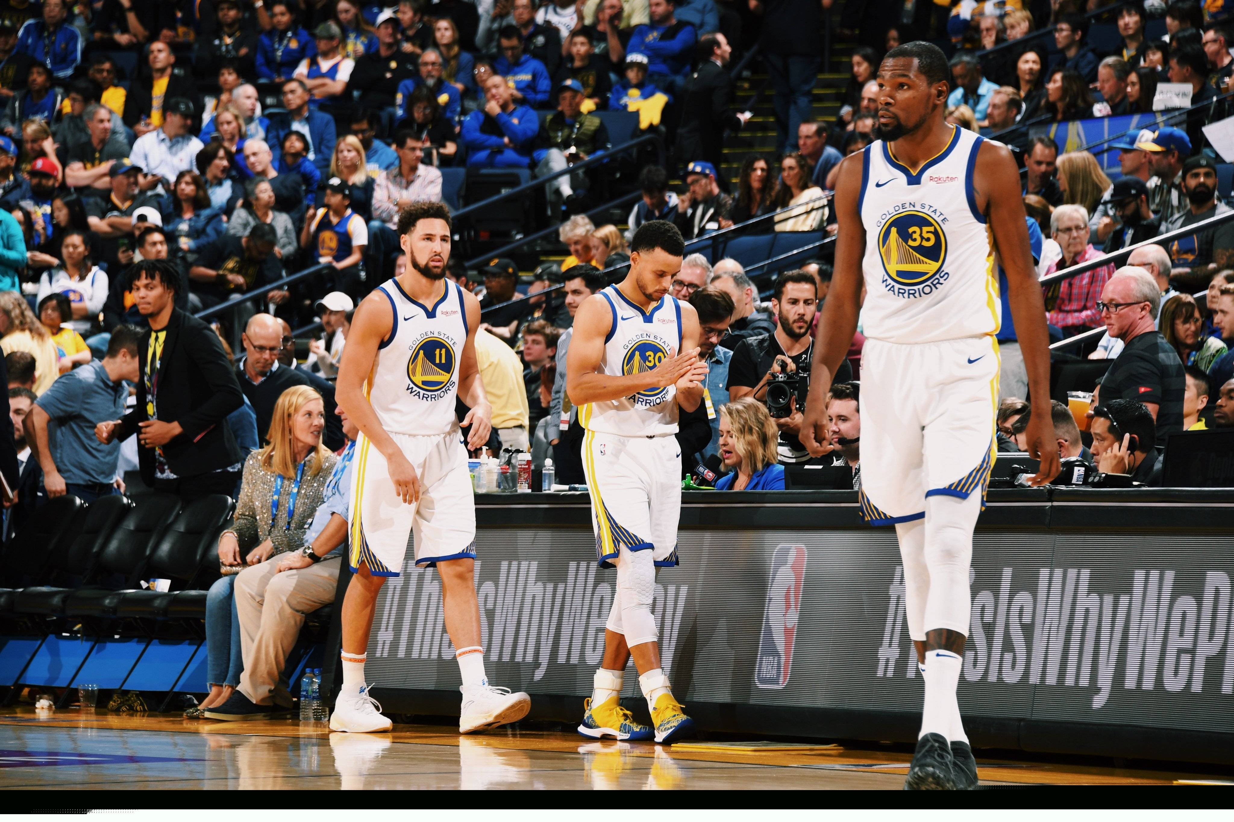 国足重建计划：明年初集结，放弃30岁+老将，蒋圣龙等人成核心（国足重建启动：明年初集中，30岁以上老将暂别，蒋圣龙等成球队核心）