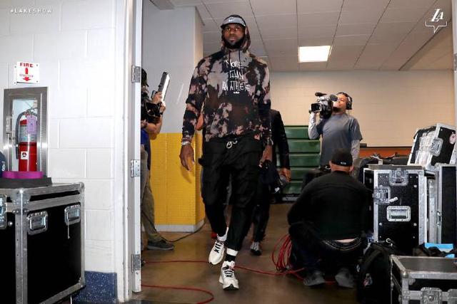 1米83的艾弗森比很多普通人矮 凭啥当状元？5张照片给你答案（仅1米83的艾弗森为何能当选状元？5张照片告诉你答案）