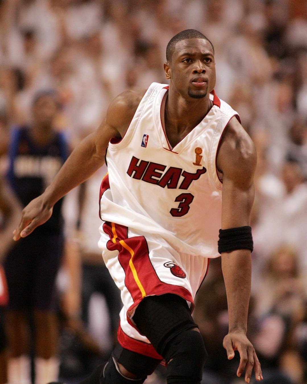 伊恩-赖特：媒体批评贝林会持续到世界杯，因为他们要制造争议（伊恩-赖特：媒体为制造争议将持续批评贝林至世界杯）