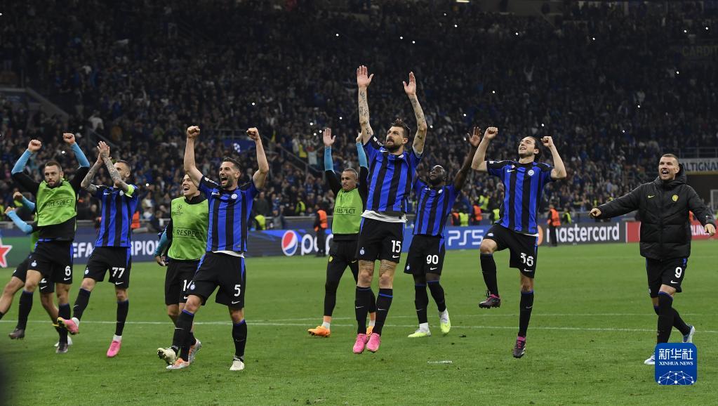 曹永竞：祝贺法比奥获得金靴，接下来继续冲击足协杯（曹永竞向法比奥金靴致贺：下一步全力冲击足协杯）