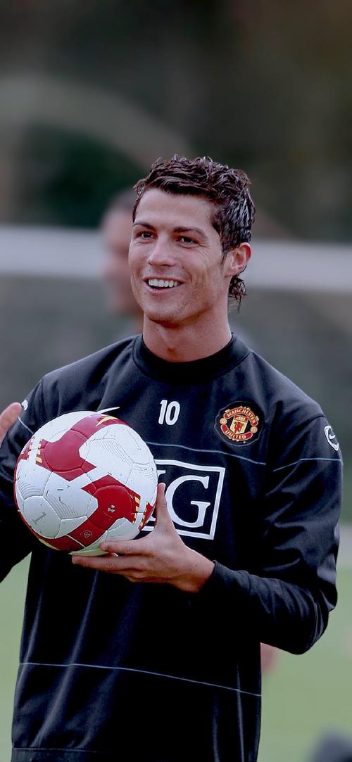 石雪清谈邵佳一出任国足主帅：带队成绩估摸不会有佳也不会有一（石雪清评邵佳一挂帅国足：战绩大概率中规中矩，难有惊喜也不至太差）