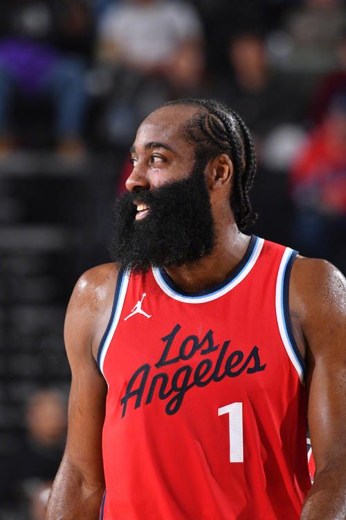 前15轮德甲凯恩6次当选全场最佳，比其他球员至少多3次（德甲前15轮，凯恩6次当选全场最佳，领先其余球员至少3次）