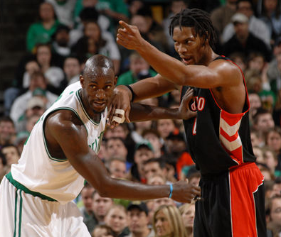 米切尔是历史第二多砍40+且5记三分的分卫，仅次于哈登（米切尔在分卫中40+且命中5记三分的场次历史第二，仅次于哈登）