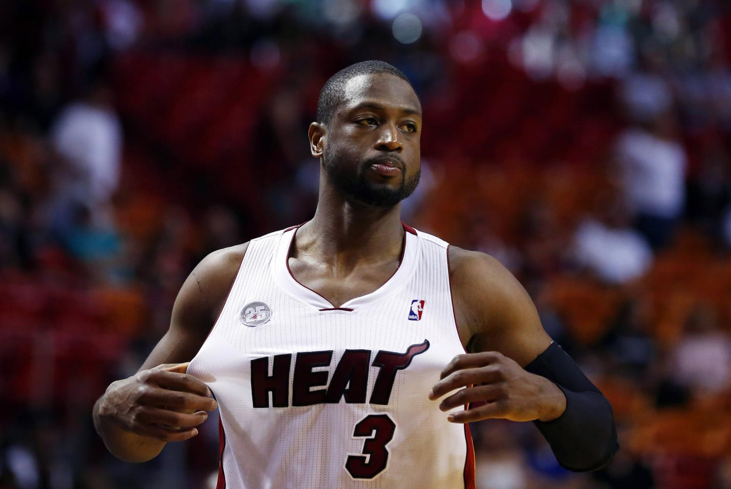 奋力反击！焦海龙强攻得手 山西轰出10-0迫近比分打停天津（山西掀10-0攻势迅速迫近，焦海龙强攻命中逼停天津）