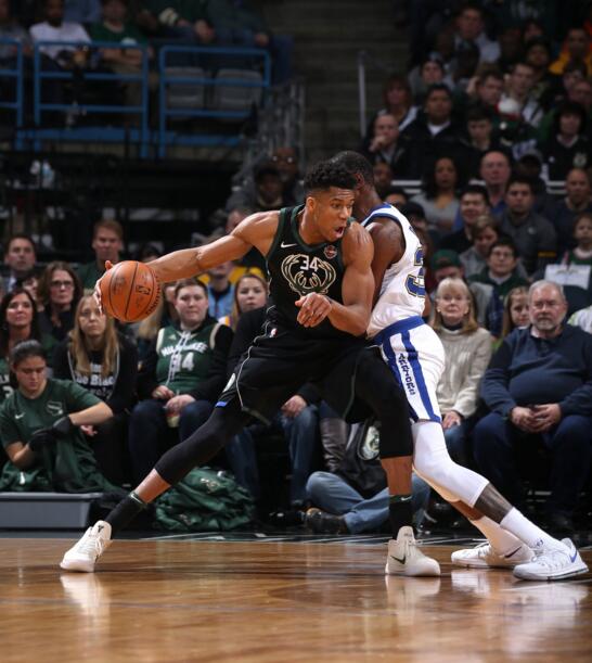 德甲战报：Y.迪奥曼德帽子戏法，RB莱比锡6-0狂胜法兰克福（德甲快讯：Y.迪奥曼德戴帽，RB莱比锡6-0横扫法兰克福）