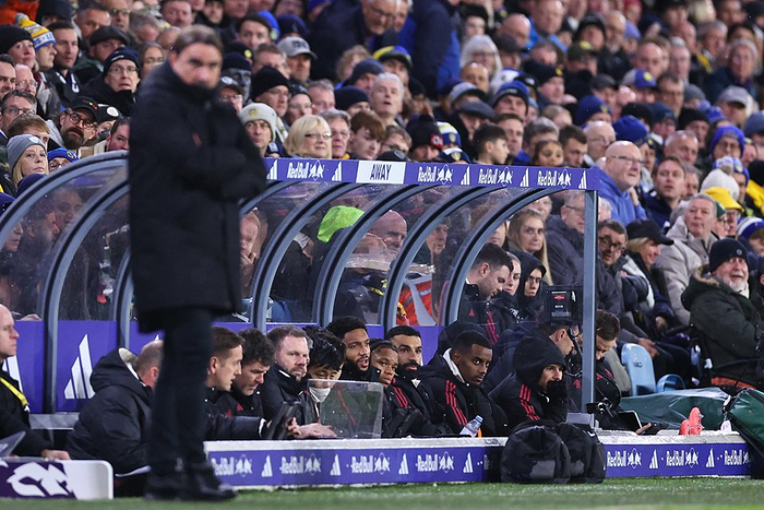 巴黎人报关注蓉城罚单：中国俱乐部因球迷种族歧视对方球员被罚6万欧（巴黎人报聚焦蓉城罚款：球迷种族歧视对手球员致中国俱乐部被罚6万欧元）