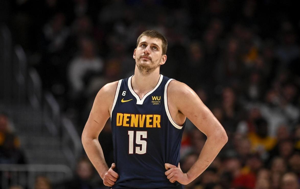 斯基拉：那不勒斯依然想租梅努，球员也想要获得更多出场机会（斯基拉：那不勒斯仍盼租借梅努，球员寻求更多出场时间）