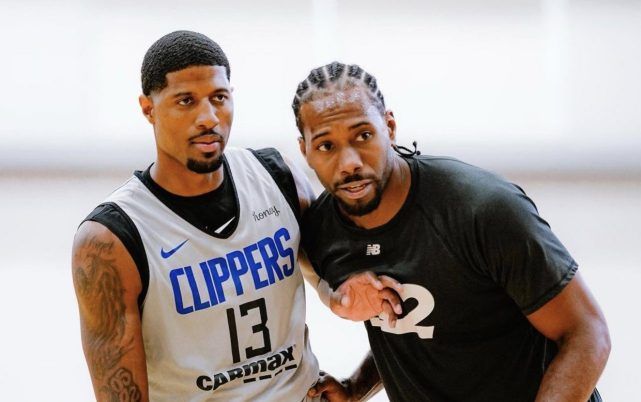 克罗斯：绿茵场上的精准指挥官（克罗斯：中场的精密调度师）