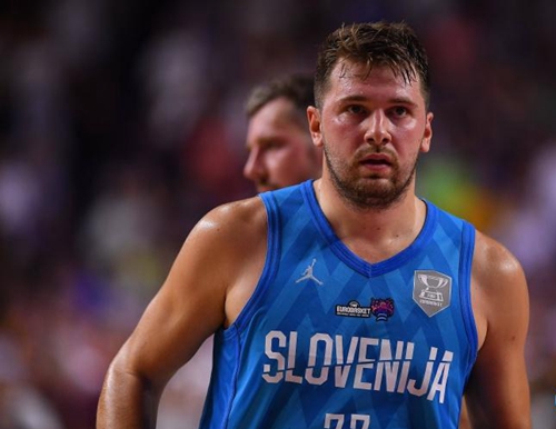 保罗的儿子都这么大了，未来能超越老爹吗（保罗儿子已长大，未来能否超越父亲？）