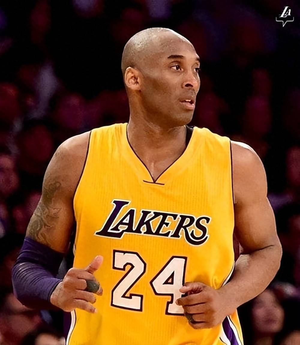 半场：海港0-0柔佛新山，陈威屡献神扑，格劳德尔逃红牌（半场战平：海港0-0柔佛新山，陈威连续神扑，格劳德尔险些染红）