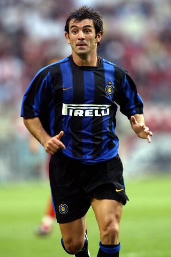 阿斯：帕斯闪耀科莫引多家豪门关注，皇马有意激活回购条款（阿斯报：帕斯在科莫高光引豪门竞逐，皇马考虑启动回购条款）