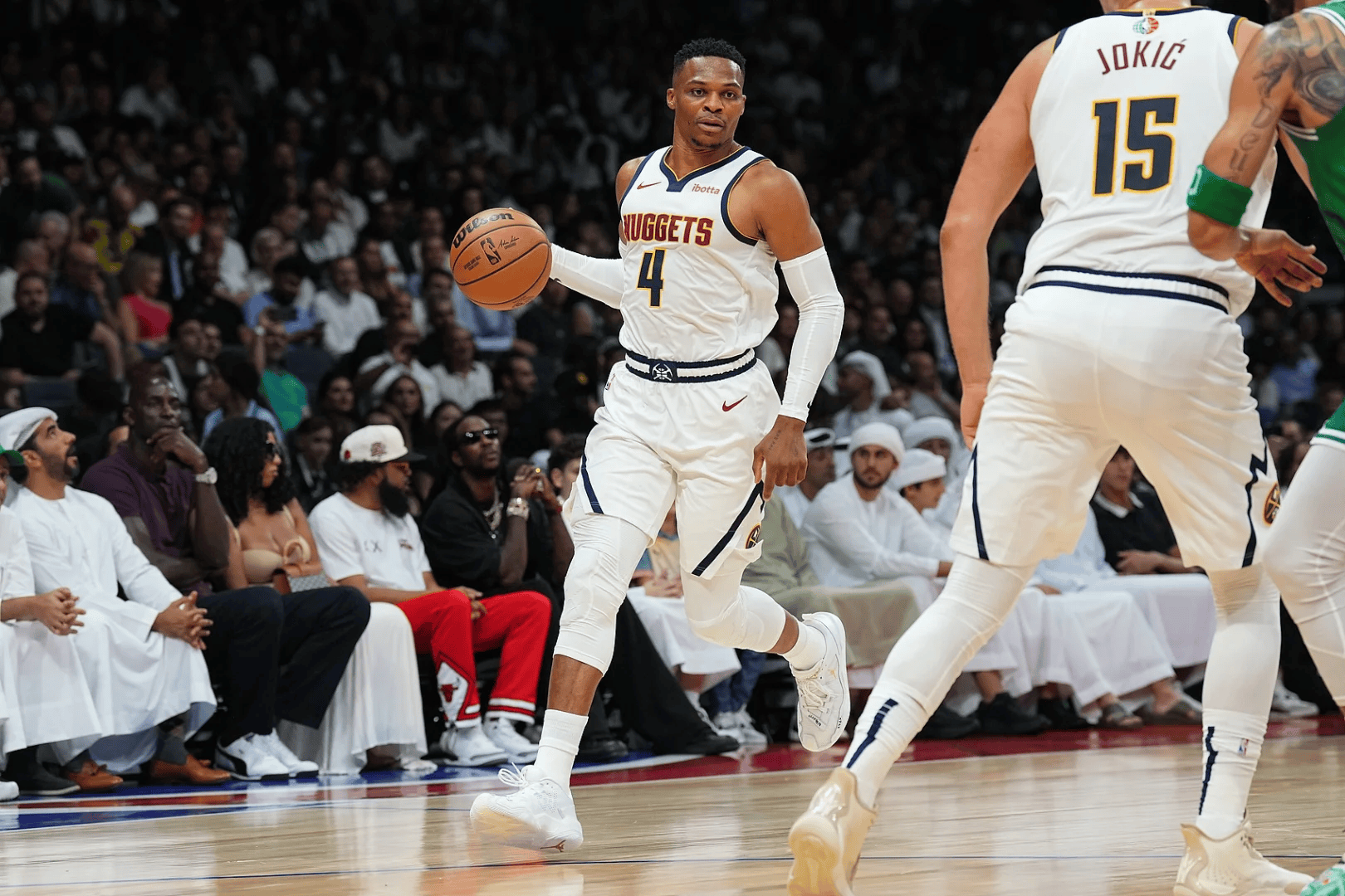 状态不错！三球半场三分6中3拿到13分4助（手感在线！三球半场三分6投3中，砍下13分4助攻）