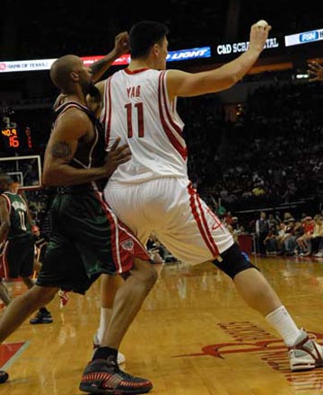 北控球员压哨进攻，制造乌龙（北控球员末秒强攻，逼出对方乌龙）