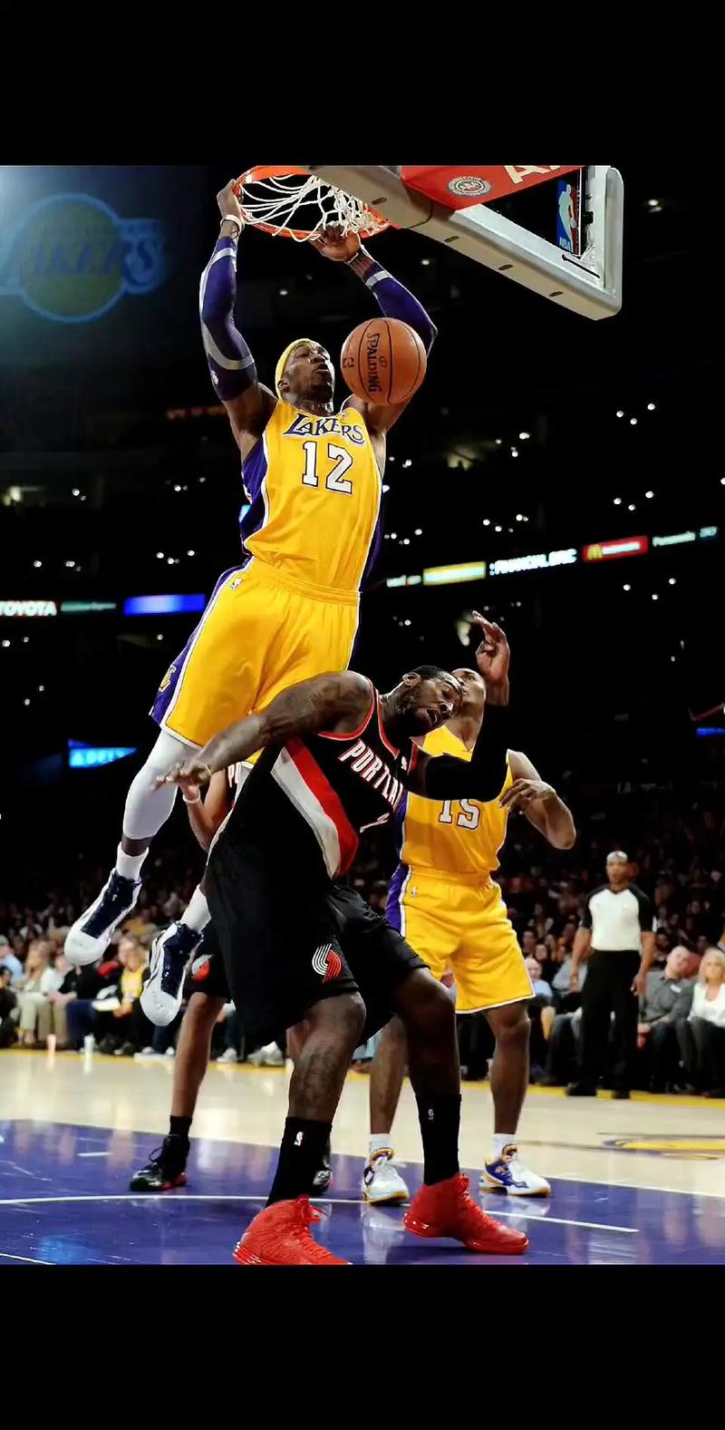 拉美媒体：拜仁、曼联、马竞追逐厄瓜多尔17岁中场卡斯蒂略（拉媒：拜仁、曼联、马竞竞相争夺厄瓜多尔17岁中场新星卡斯蒂略）